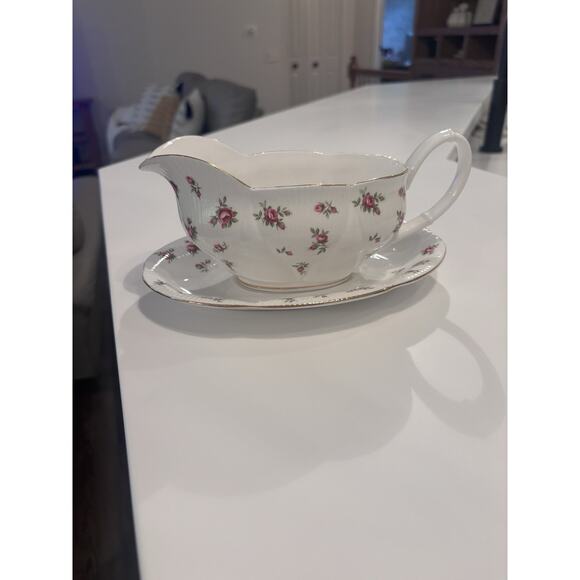 Rare Vintage Royal Albert Rosalie Rose Bone China England Gravy Boat Set - Picture 6 of 10
